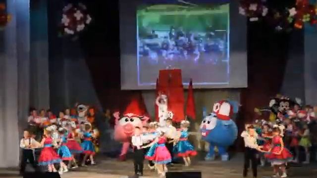 Выступление в БУК СМР "КУЛЬТУРНЫЙ ЦЕНТР" на выпускном. смотреть онлайн