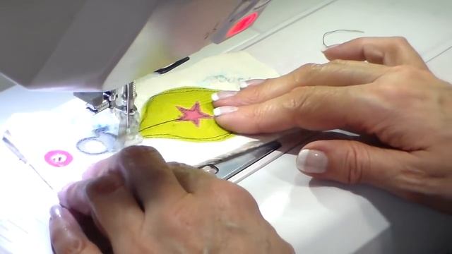 Create a Tag with Free-Motion Stitching/Tag 2 смотреть онлайн