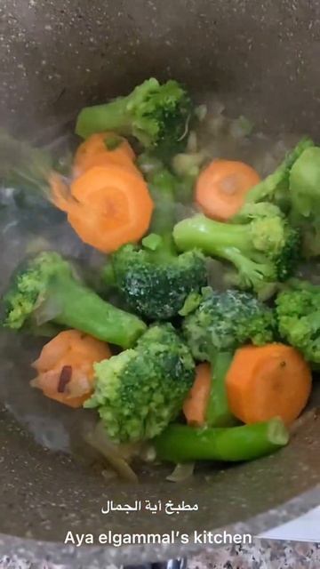 شوربة البروكلي بالكريمة مغذية مفيدة وطعمها خطيير 🥦🫕 смотреть онлайн