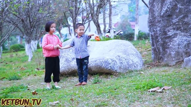 Chị KET Dũng cảm bảo vệ Em BUN | KETBUN TV | Little sister protecting big brother смотреть онлайн