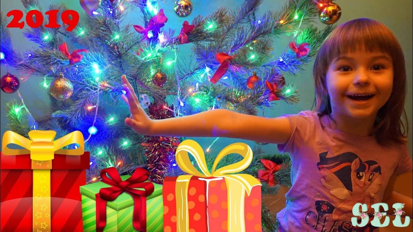 VLOG Новогодняя ночь ОТКРЫВАЕМ ПОДАРКИ от Деда Мороза Что под елкой?! смотреть онлайн