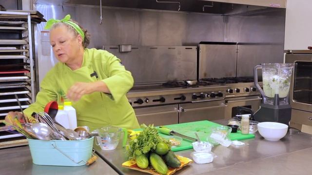 Chef at the Market - Chef Tammy - Chilled Cucumber, Cilantro and Goat Cheese Soup смотреть онлайн