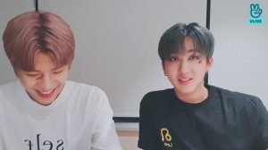 Stray Kids Vlive
Трансляция Сынмина и Чанбина (Jul 09 2020)
Наливные свиньи🐖🐇