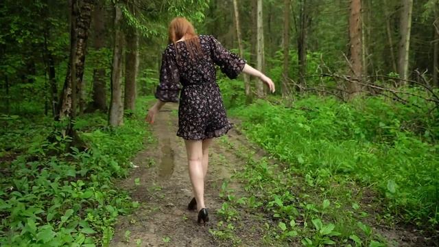 High heels abuse in mud, shoes in mud, high heels pumps wet and muddy, high heels in forest (# 767) смотреть онлайн