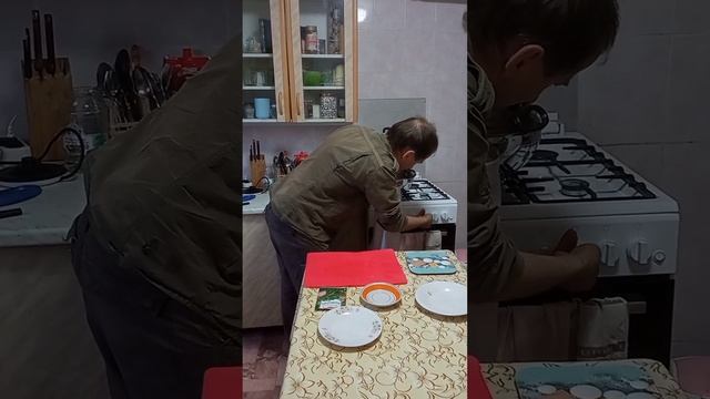Бычьи хвосты в казане. Кухня, на ул. Папанина. смотреть онлайн