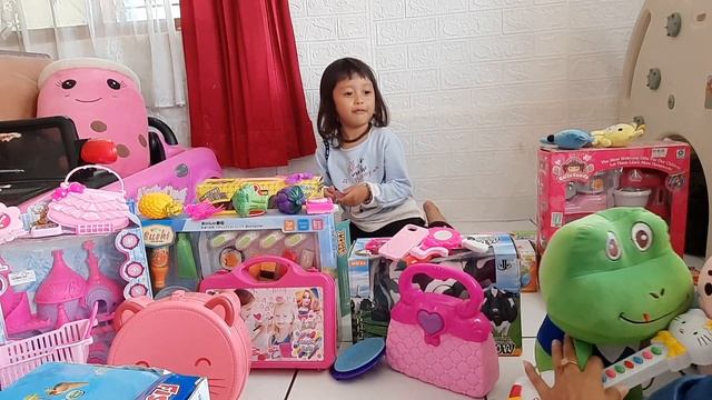 Mainan Dokter Unboxing Mainan Anak Perempuam Part 2 | Drama Alena Penjual Mainan смотреть онлайн