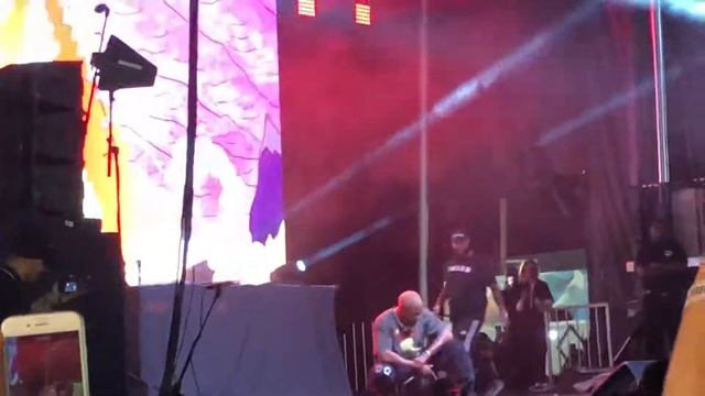 Kanye West - One Minute (Live At RC Cola Plant of Skins Album Release Party On 12/6/2018) смотреть онлайн