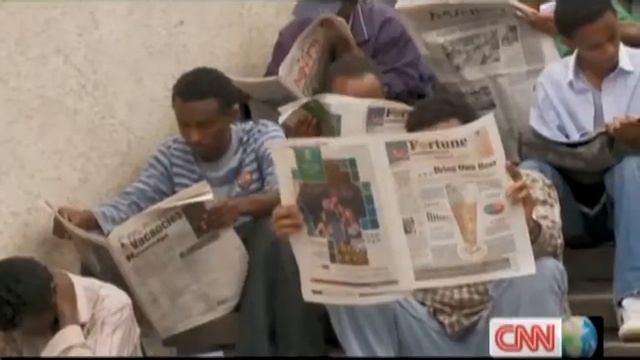 CNN: Ethiopians rent papers to read смотреть онлайн