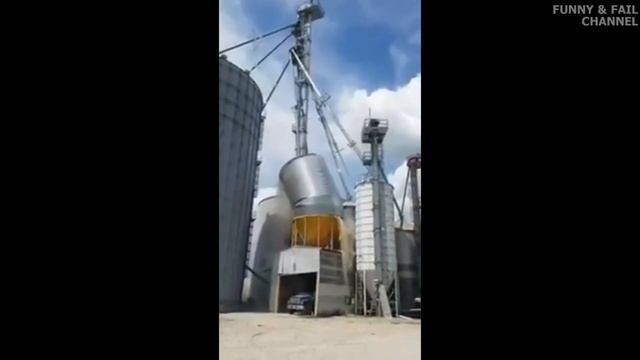 Near death captured by camera - Vol23 смотреть онлайн