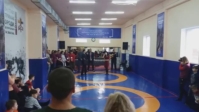 Анна Осипчук и Олег Кирей - Добрий вечір тобі, пане господарю смотреть онлайн