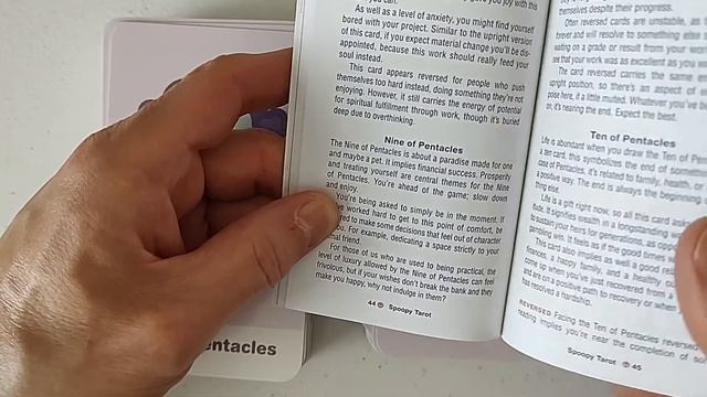 Spoopy Tarot - Unboxing смотреть онлайн