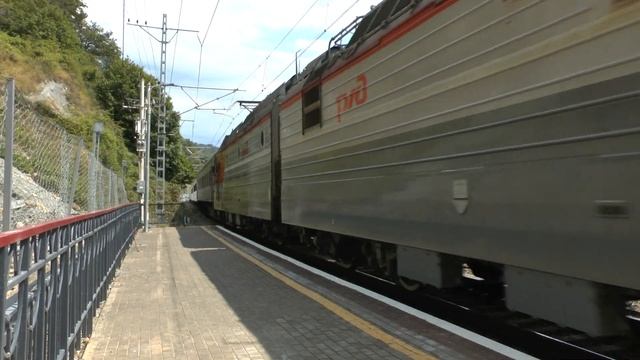 Электровоз 2ЭС4к-086 с пассажирским смотреть онлайн