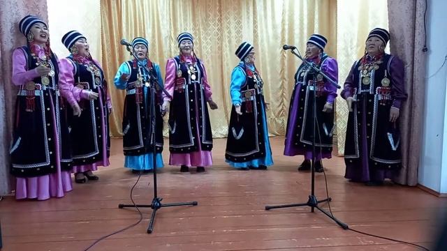 песня "Шэнэ гэрэй уудэндэ..." исполняет народный фольклорный ансамбль "Худара "с. Корсаково смотреть онлайн