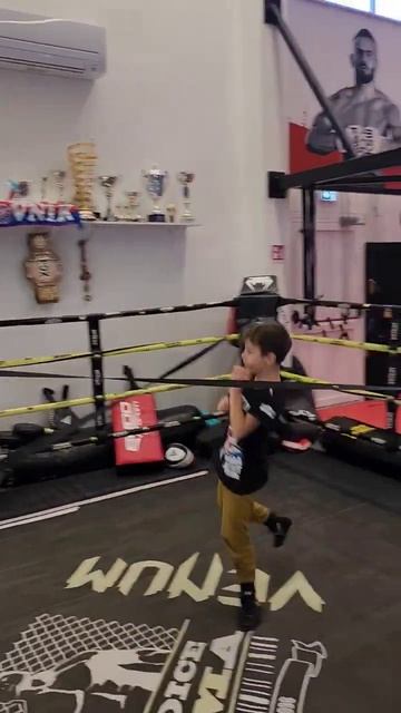 Boxing trening 👊👊🥊🥊 #boxing #бокс #croatia #dubrovnik #zagreb #motivation #boxingtraining смотреть онлайн