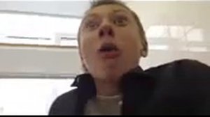 доктор делает укол в попу