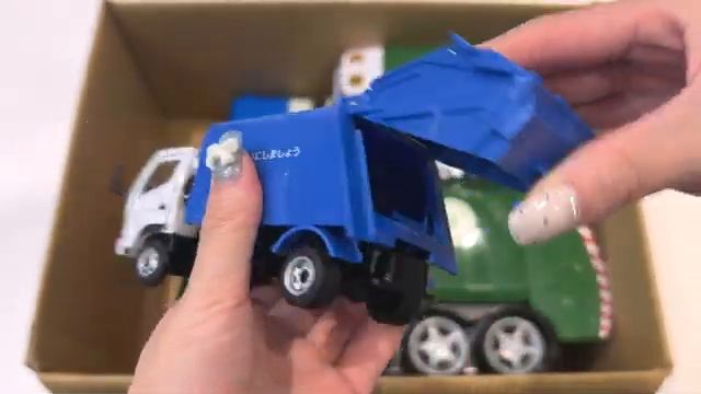 Поднимитесь на холм на маленьком «мусоровозе»!