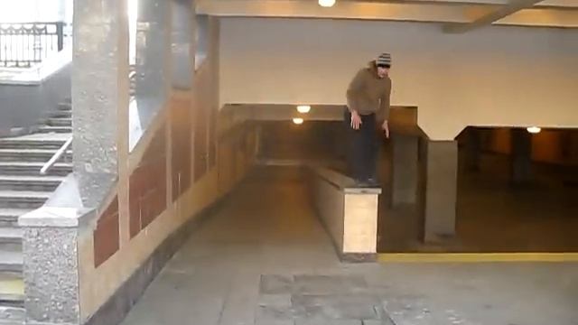 Спот около МГУ смотреть онлайн