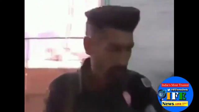 Pakistan Army Soldier caught on camera Slapping a woman reporter смотреть онлайн