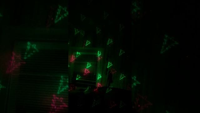 Лазерный проектор Mini Laser Stage Lighting смотреть онлайн