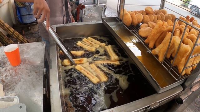 Cambodia Fresh Sugarcane Juice, Fried Dough Sticks & More - Awesome Street Food Tour