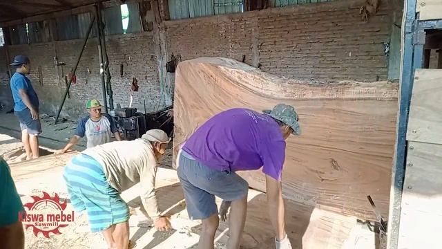 Kayu Trembesi Mewah Seharga 650jt ! Dibayar Lunas Juragan Nikel Dari American Bahan Papan Solid