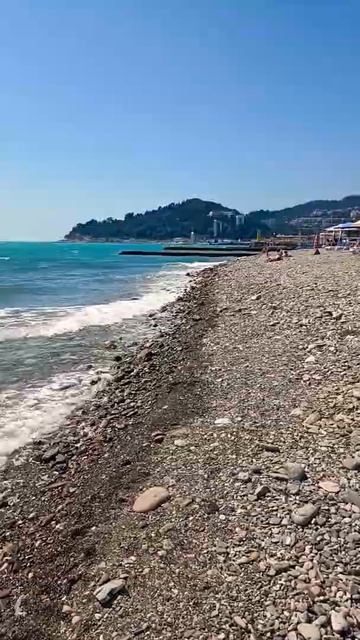 Хоста Сочи отдых на море поднялся ветер холодная вода +22 , людей мало 6.07.22 пляж Волна смотреть онлайн