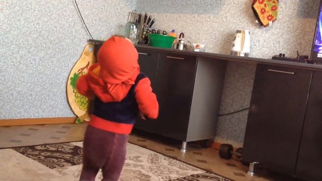 Казбек танцует смотреть онлайн