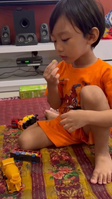 Makan roti #reelsviral #shortvideo #shortviral #viral смотреть онлайн