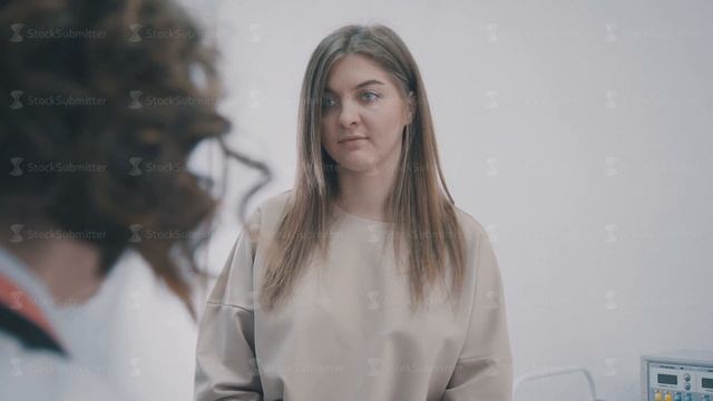 Patient Having Consultation With Female Doctor In Office смотреть онлайн