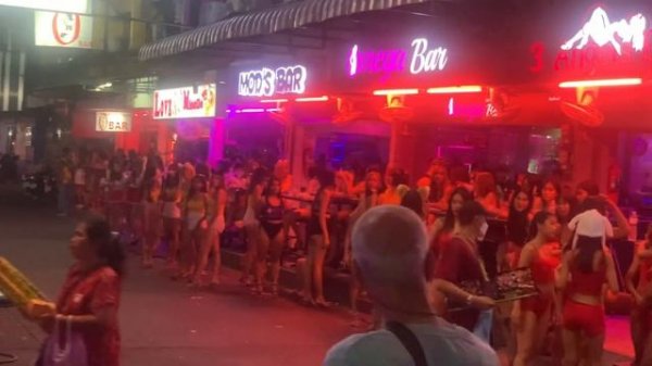 Walking street Thailand soi 6 Pattaya Lady bar Lady boy hidden camera