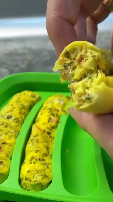 омлет с брокколи и черри