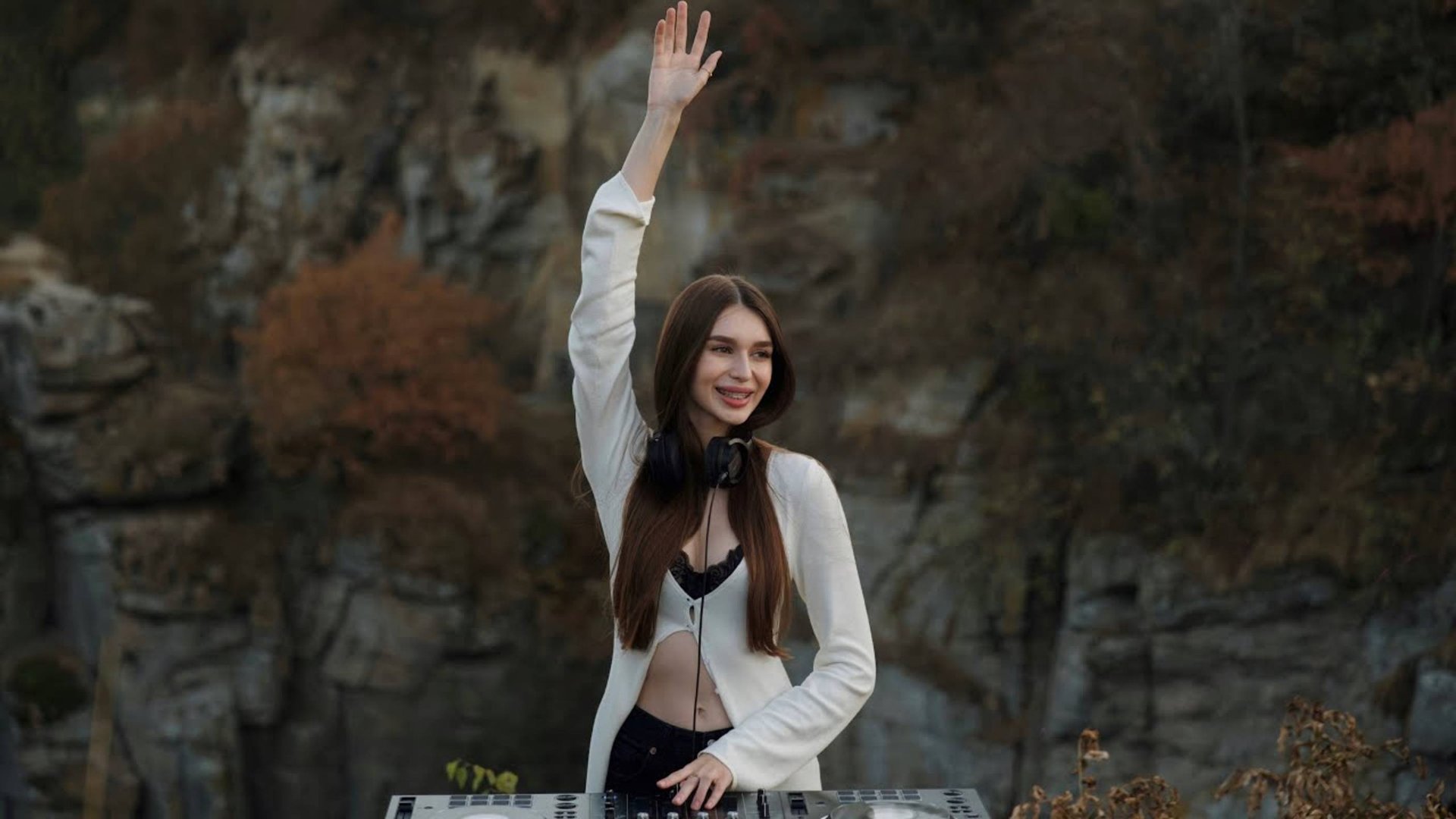 Avilee | @ Canyon, Indie Dance & Melodic Techno DJ Mix смотреть онлайн