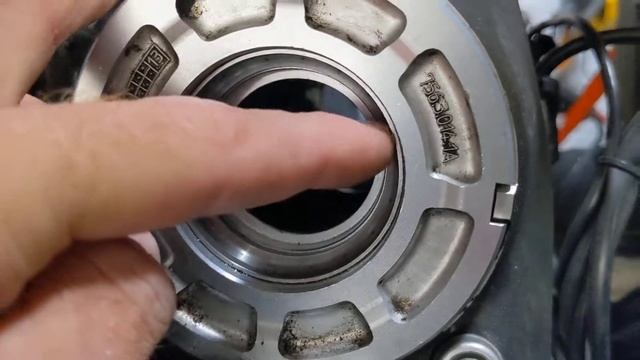 How to remove steering head bearing race from Ducati Panigale смотреть онлайн