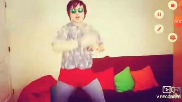 Ивангай танцует под любимка