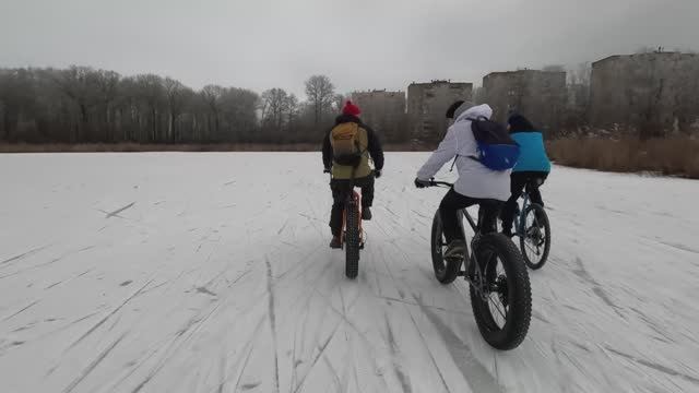 Механизированная Бригада вновь покоряет лед озера Сенеж.Выехали на проверку прочности льда.Выдержит? смотреть онлайн