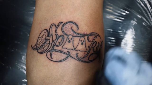 Tattoo Time Lapse (Script Lettering) “Spooky” смотреть онлайн