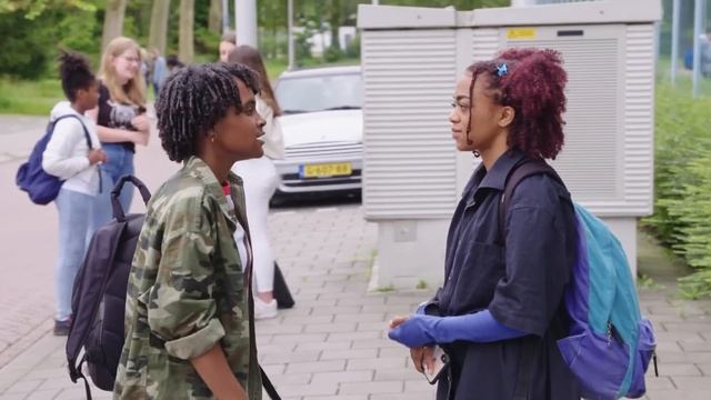 ‘MET WIE ZOENT TIMO💋?!’ | UPDATE 1 | BRUGKLAS S10 смотреть онлайн