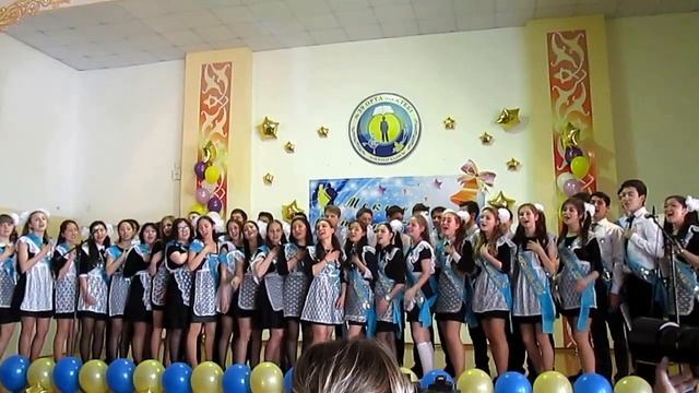 Выпускники исполняют гимн школы смотреть онлайн