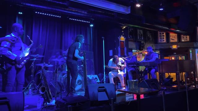 Ashton Riker w: Eric Gales Jam LIVE at B.B. King's Blues Club Memphis, TN смотреть онлайн