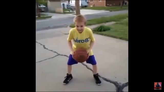 Niño se golpea con balón de baloncesto y grita IA! (Meme Completo) | | VideoClanTV смотреть онлайн