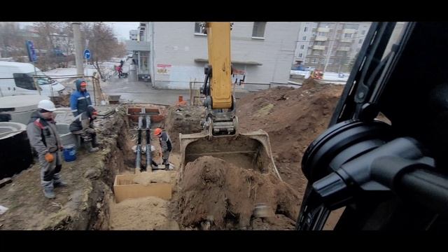 Установка ЖБИ , закапываем участок .mp4