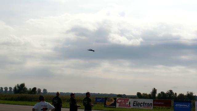 RC SCHOCKJET BEGINNER TRAINER TURBINE MODEL JET FLIGHT DEMONSTRATION смотреть онлайн