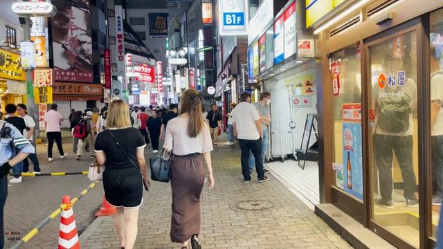 [4K HDR ASMR VLOG POV No Spy Cam] Tokyo Street Night Walk in Shibuya смотреть онлайн