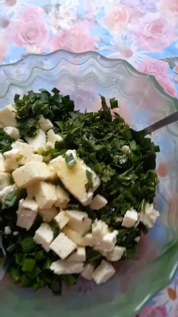 Весенний салат с сыром и снытью #салатссыром смотреть онлайн
