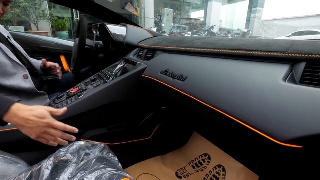 Sau vô lăng siêu bò mui trần Lamborghini Aventador SVJ 2021 - WOWWWWW |XEHAY.VN| смотреть онлайн