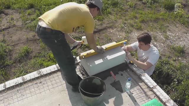 Газосиликат укладка, газоблок первый ряд пеноблоков. Дом из газосиликатных блоков своими руками