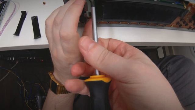 Replacing The Roland JV 2080 LCD смотреть онлайн