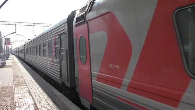Электровоз ЭП1М-724 с пассажирским поездом смотреть онлайн