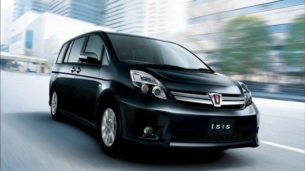 Обзор Toyota Isis, привезли 2 авто из Японии! смотреть онлайн