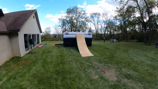How to Build a Massive Trick Jump with Airbag Session смотреть онлайн